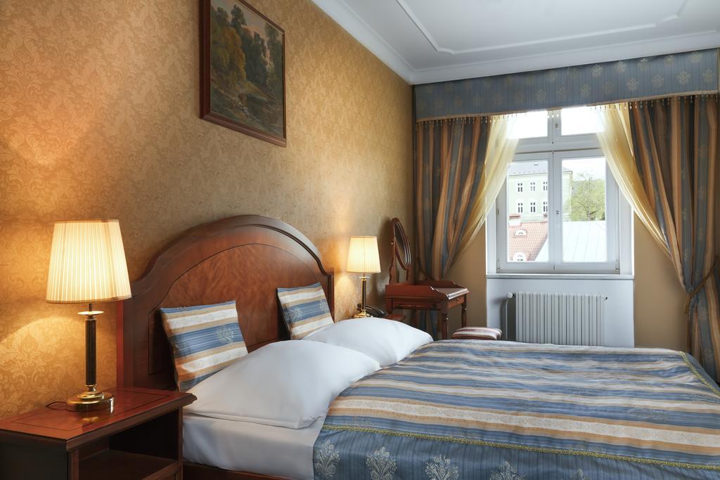Hotel Ostende Κάρλοβι Βάρι Εξωτερικό φωτογραφία