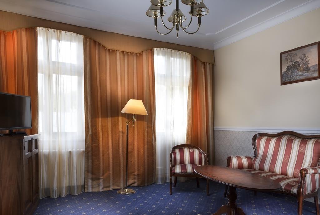 Hotel Ostende Κάρλοβι Βάρι Εξωτερικό φωτογραφία