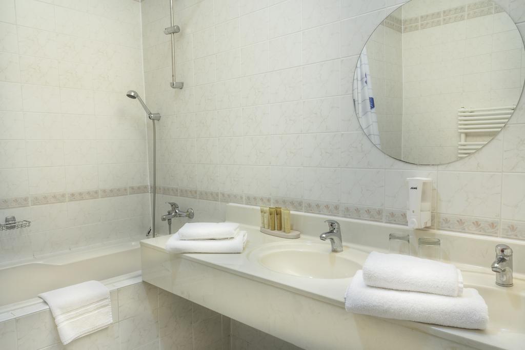 Hotel Ostende Κάρλοβι Βάρι Εξωτερικό φωτογραφία