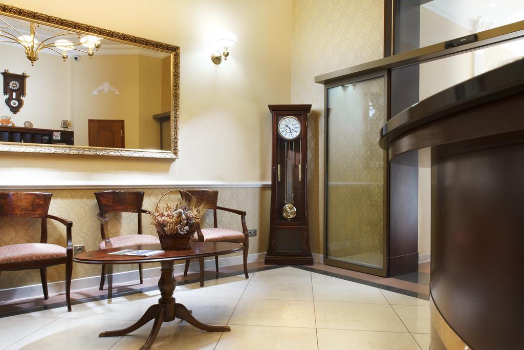 Hotel Ostende Κάρλοβι Βάρι Εξωτερικό φωτογραφία