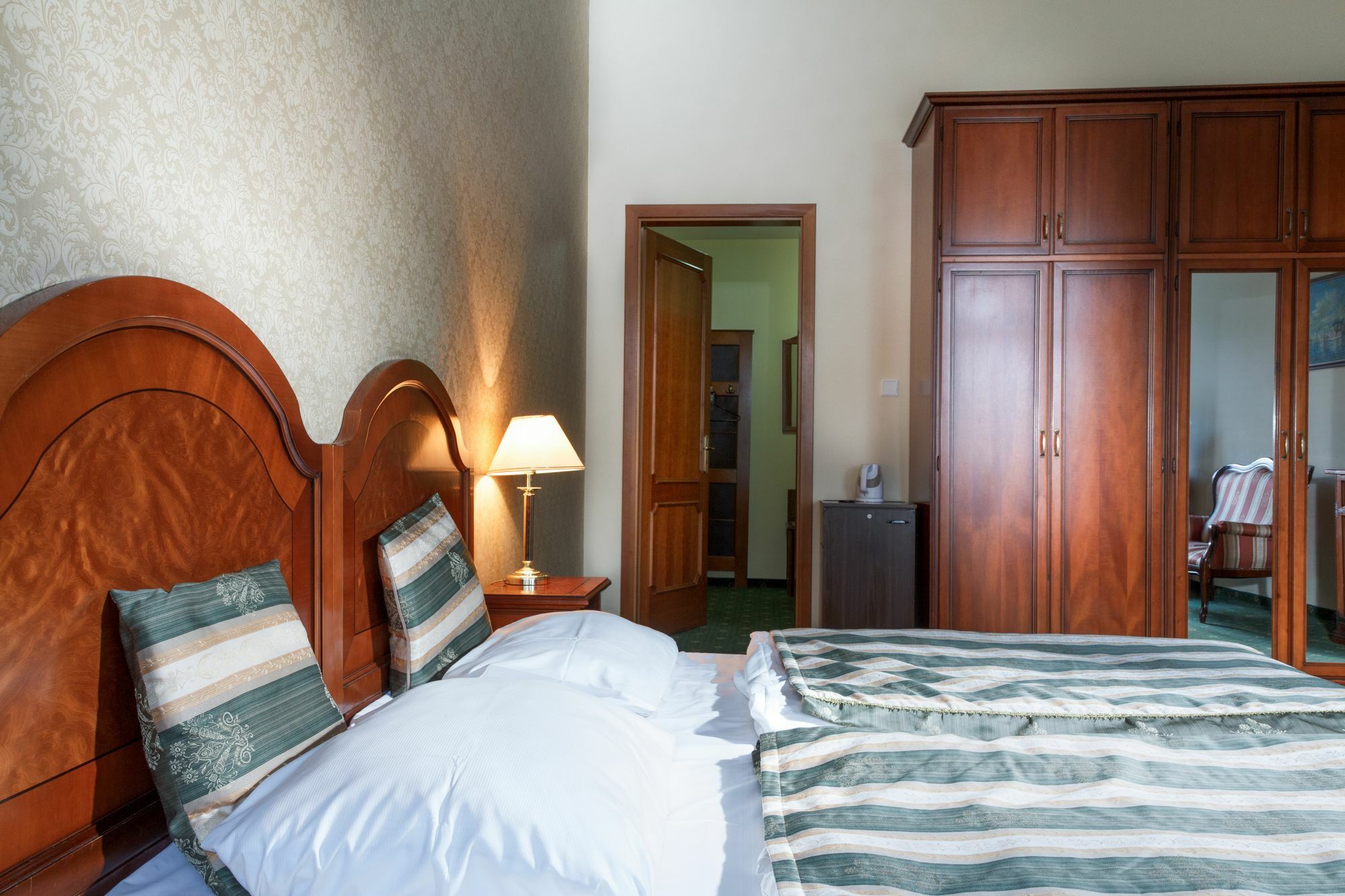 Hotel Ostende Κάρλοβι Βάρι Εξωτερικό φωτογραφία